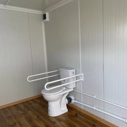 Sanitärbehälter für Menschen mit Behinderungen Toilette mit Rampe